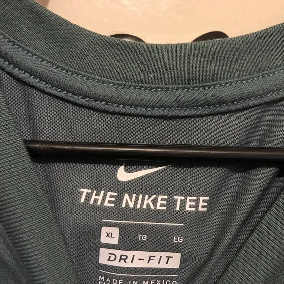 Nike Men's XL Teal Graphic Dri-Fit T-Shirt - Picture 5 of 5